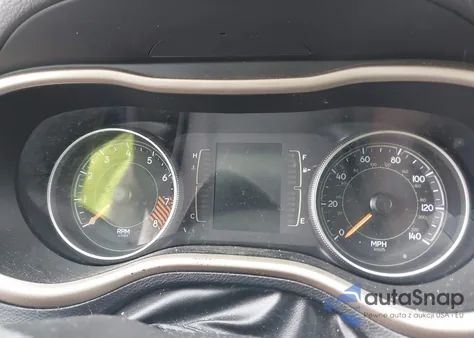 2015 Jeep Cherokee Latitude из США, поврежденный, VIN 1C4PJMCS5FW740097